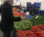 Küçüksu Pazarı'mızda pazarcı kardeşlerimizle birlikte KAHVALTIMIZI yaptık.Son günlerde meyve-sebzedeki fiyatlarla ilgili gündemi değerlendirdik..