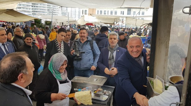 CHP İstanbul Milletvekili Sayın Gürsel TEKİN Tarihi Kent Meycanı Salı Pazarımızda esnaf ve vatandaşlarımızı ziyaret etti .
