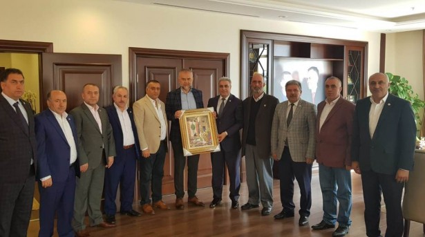 Yönetim Kurulumuzla Çekmeköy Belediye Başkanlığı'na Yeniden seçilen Sn. Ahmet POYRAZ Bey'e hayırlı olsun ziyaretinde bulunduk.